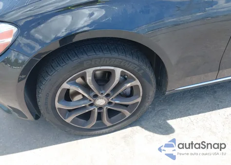 2015 Mercedes-Benz C 300 4Matic/Luxury 4Matic/Sport 4Matic z USA, uszkodzony, nr VIN 55SWF4KB9FU023915